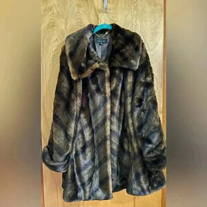 Jones New York Faux Fur Coat Size XL EUC